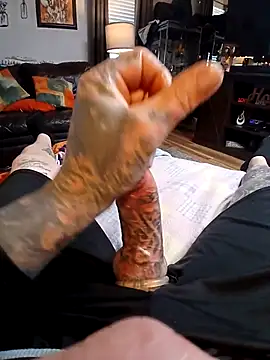 Snapshot of MRTATTWO chatting on October 31, 10:57 pm MRTATTWO online show from October 31, 10:57 pm