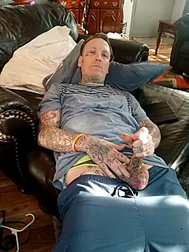 Snapshot of MRTATTWO chatting on October 1, 1:37 pm MRTATTWO online show from October 1, 1:37 pm