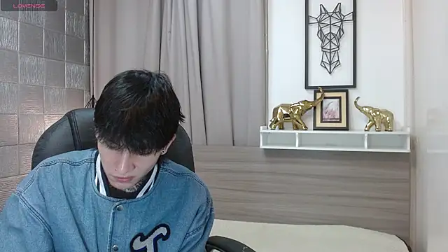 Iantwink18 online show from February 13, 10:15 pm