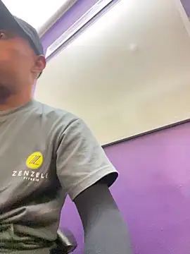 Snapshot of fitsexyman chatting on October 29, 8:28 am fitsexyman online show from October 29, 8:28 am