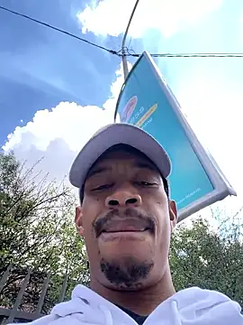 Snapshot of fitsexyman chatting on October 21, 11:24 am fitsexyman online show from October 21, 11:24 am