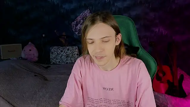 Snapshot of artass2 chatting on September 19, 5:57 pm artass2 online show from September 19, 5:57 pm