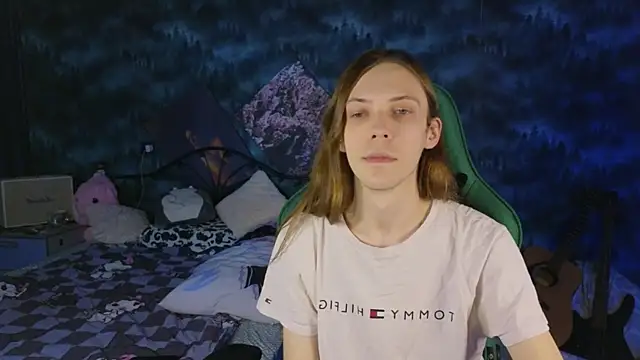 Snapshot of artass2 chatting on October 1, 9:19 pm artass2 online show from October 1, 9:19 pm