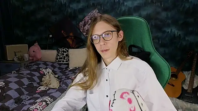 Snapshot of artass2 chatting on October 4, 10:58 pm artass2 online show from October 4, 10:58 pm