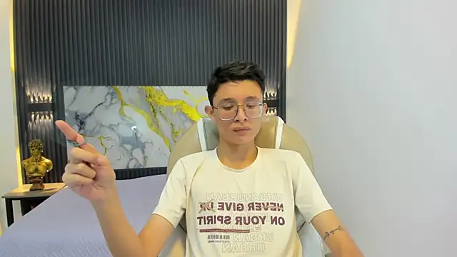 SantiagoRusso18 online show from September 20, 1:11 pm