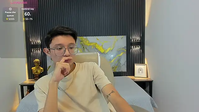 SantiagoRusso18 online show from October 3, 12:10 pm