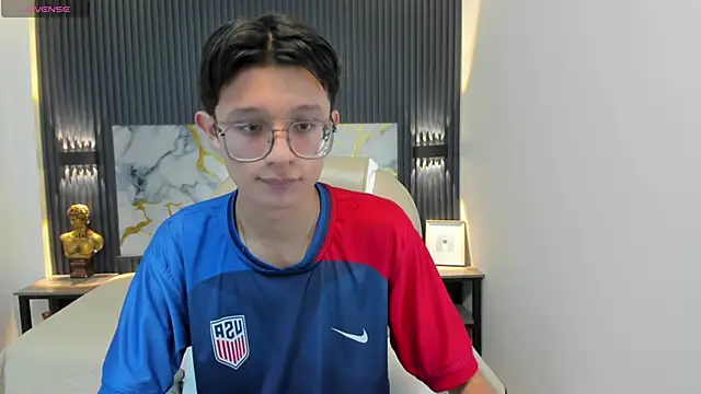 SantiagoRusso18 online show from October 19, 1:03 pm