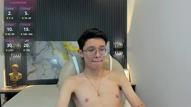 SantiagoRusso18 online show from October 10, 3:50 pm