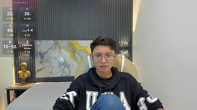 SantiagoRusso18 online show from October 6, 12:32 pm