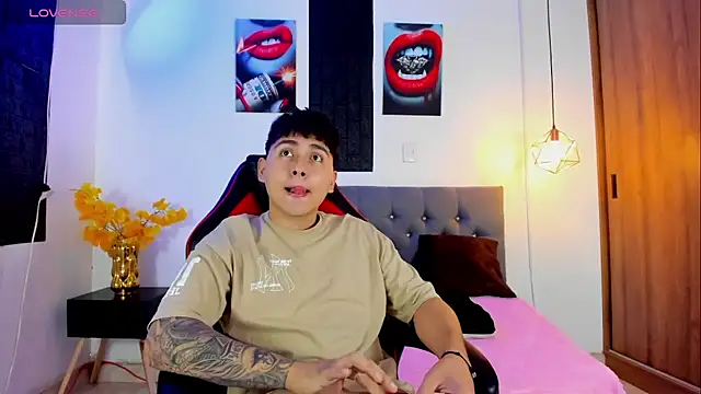 Snapshot of Nicolas_James_Sc chatting on September 9, 2:38 pm Nicolas James Sc online show from September 9, 2:38 pm