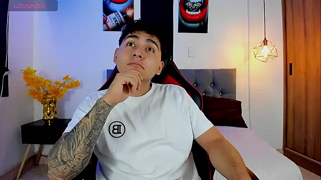 Snapshot of Nicolas_James_Sc chatting on September 29, 2:24 pm Nicolas James Sc online show from September 29, 2:24 pm