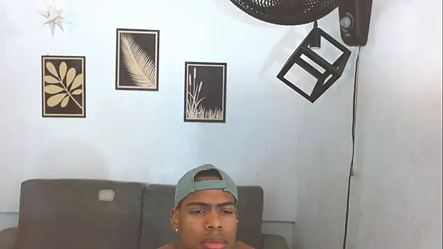 criss zuri online show from September 19, 11:43 am