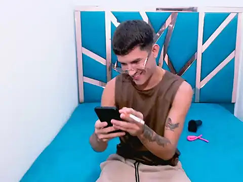 dilan abraham12 online show from September 22, 7:24 pm