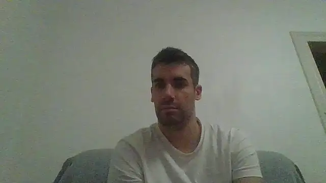 Snapshot of JulioIsHere4you chatting on October 26, 2:35 am JulioIsHere4you online show from October 26, 2:35 am