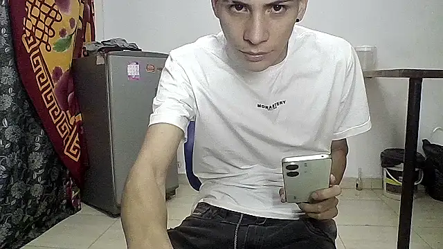 Snapshot of sam_hottt chatting on September 23, 3:06 am sam hottt online show from September 23, 3:06 am