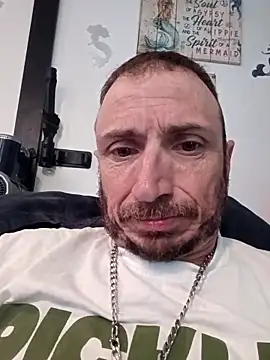 Snapshot of Mrluckstick chatting on November 1, 8:40 am Mrluckstick online show from November 1, 8:40 am