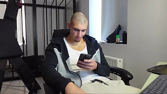 Ryan Dozer online show from October 18, 6:51 am