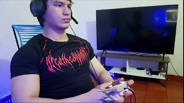 ErickWalton online show from October 31, 7:45 am