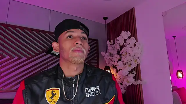 B Wild online show from December 2, 3:42 am