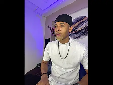 B Wild online show from February 11, 4:17 am