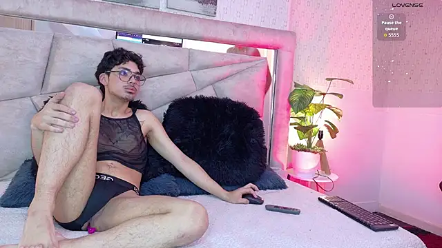 Snapshot of LucayLeo chatting on October 17, 4:49 am LucayLeo online show from October 17, 4:49 am