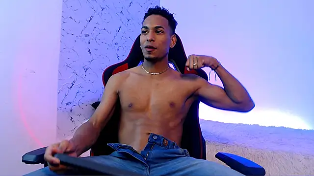 lorian vikel online show from November 22, 8:52 pm