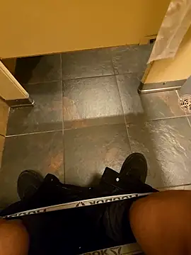 Snapshot of maxelbueno chatting on October 19, 8:56 pm maxelbueno online show from October 19, 8:56 pm