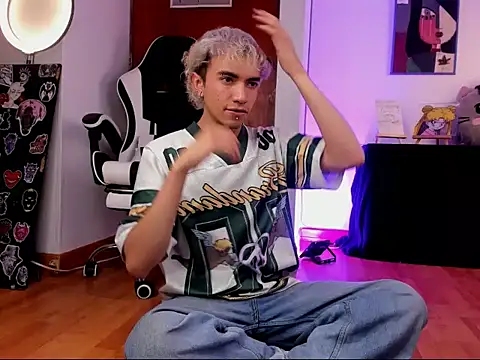 guynextdo0r online show from October 3, 5:45 am