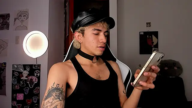 guynextdo0r online show from October 10, 7:07 pm