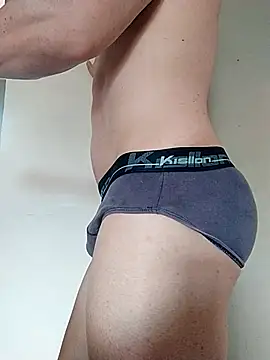 Snapshot of brankinho28 chatting on September 28, 6:28 pm brankinho28 online show from September 28, 6:28 pm