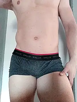 Snapshot of brankinho28 chatting on October 10, 1:05 pm brankinho28 online show from October 10, 1:05 pm