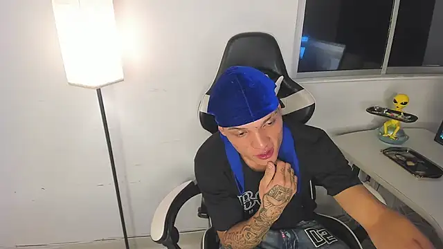 EL VENEZOLANO 22CM online show from February 8, 6:41 am