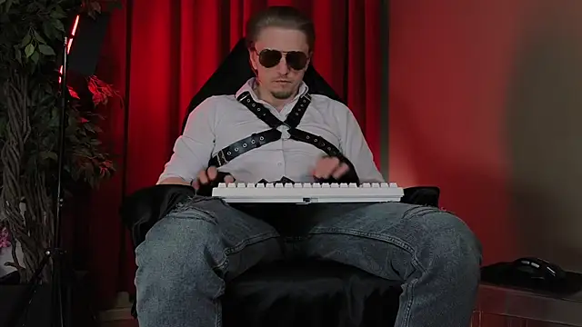 Vincent Hardman online show from April 1, 8:17 pm