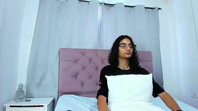 EthanBlackwoodd online show from March 20, 7:29 pm