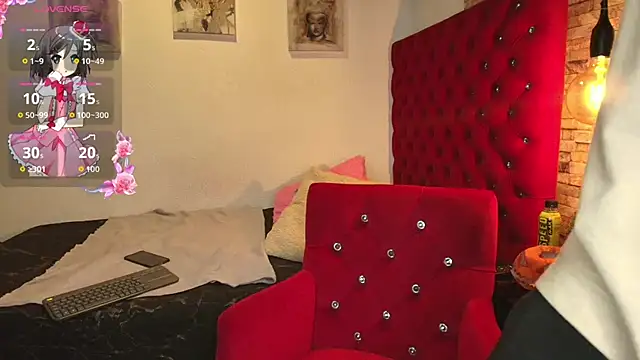 Snapshot of CoffeNaughty_nom chatting on October 17, 3:32 am CoffeNaughty nom online show from October 17, 3:32 am