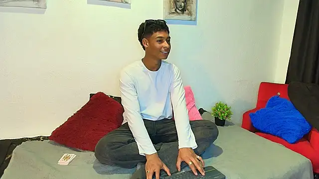 Snapshot of CoffeNaughty_nom chatting on September 16, 3:40 am CoffeNaughty nom online show from September 16, 3:40 am