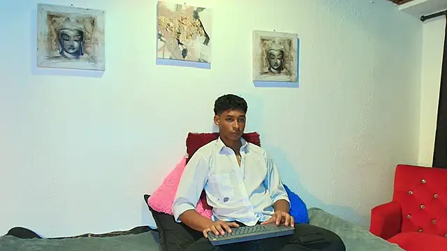 Snapshot of CoffeNaughty_nom chatting on September 17, 4:35 am CoffeNaughty nom online show from September 17, 4:35 am