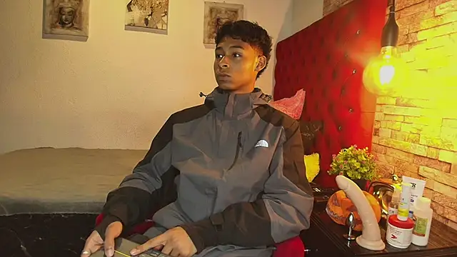 Snapshot of CoffeNaughty_nom chatting on October 14, 3:13 am CoffeNaughty nom online show from October 14, 3:13 am