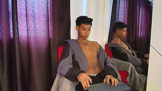 Snapshot of CoffeNaughty_nom chatting on September 21, 1:55 pm CoffeNaughty nom online show from September 21, 1:55 pm