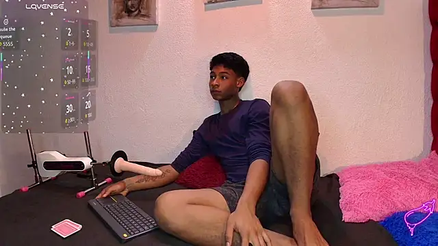 Snapshot of CoffeNaughty_nom chatting on October 4, 3:44 am CoffeNaughty nom online show from October 4, 3:44 am