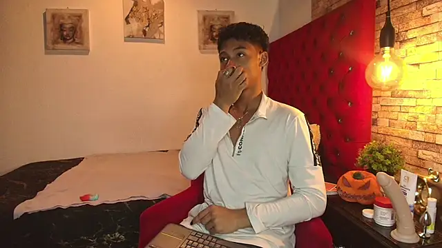 Snapshot of CoffeNaughty_nom chatting on October 16, 3:25 am CoffeNaughty nom online show from October 16, 3:25 am