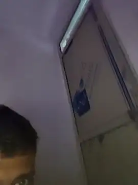 Snapshot of surendersingh123boy chatting on October 17, 1:20 am surendersingh123boy online show from October 17, 1:20 am