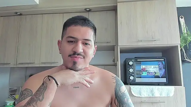 Arnolwilliams online show from September 14, 9:39 pm