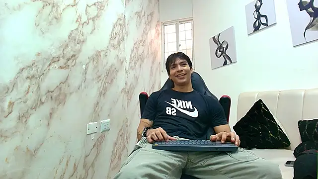 toji luxxer online show from December 21, 8:39 pm