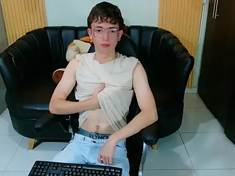 Dominic Carmine online show from October 16, 8:39 pm