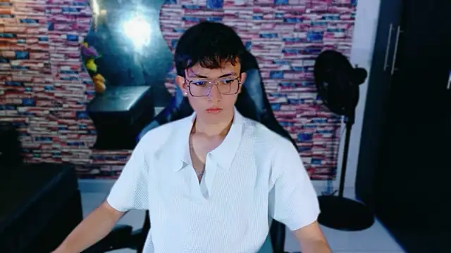 Dominic Carmine online show from October 11, 1:04 pm