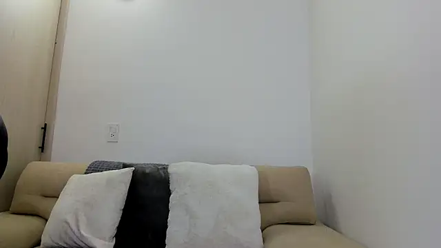 Snapshot of Biscuit_oliva chatting on October 25, 3:58 pm Biscuit oliva online show from October 25, 3:58 pm