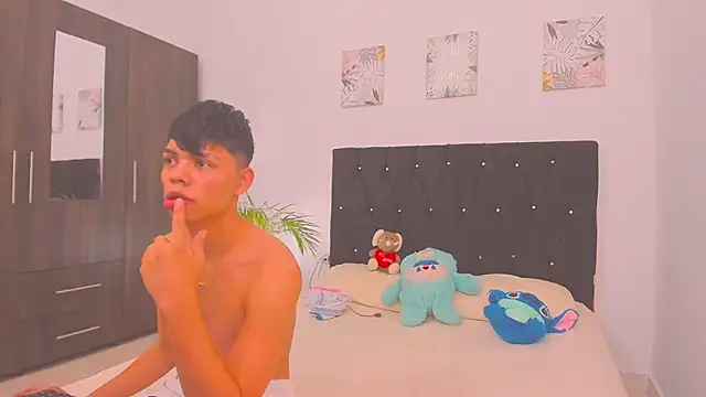 Zacktorres  online show from October 10, 4:56 pm