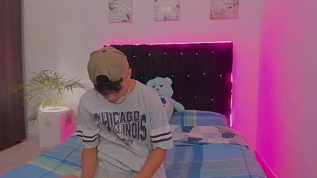 Zacktorres  online show from September 27, 10:51 pm