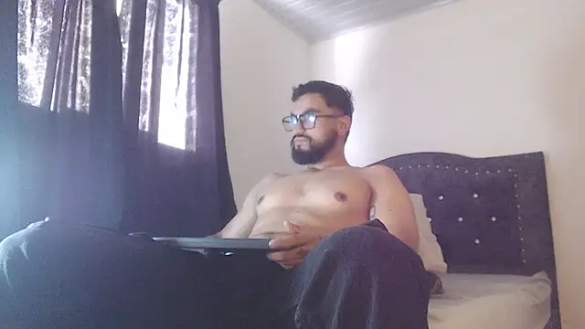 Chrys harris77 online show from April 15, 6:30 pm